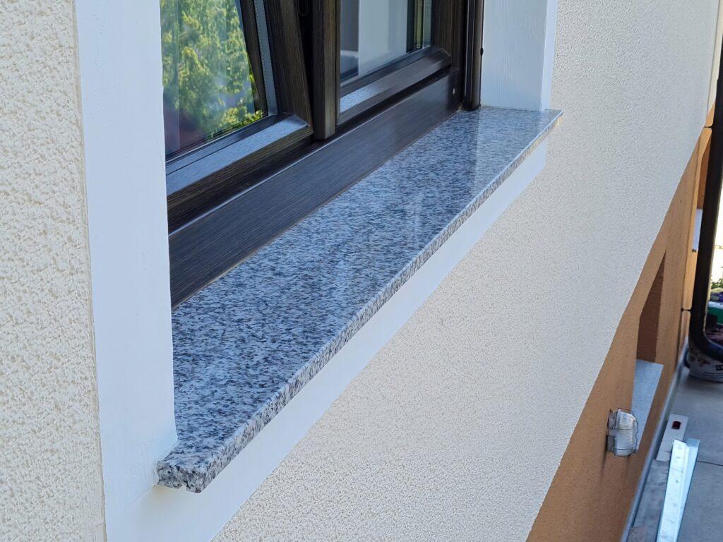 Granite Fensterbrett mit moderner Fassade